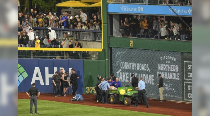 El joven que se cayó de las gradas en juego de los Piratas da sus primeros pasos