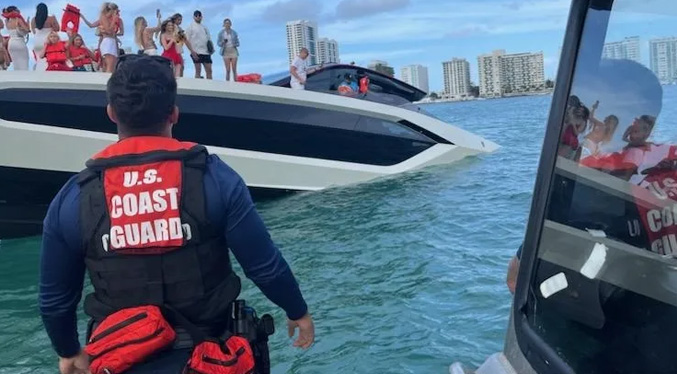Investigan el hundimiento de un yate en Miami con 32 personas abordo, todas rescatadas