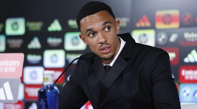 Alexander-Arnold: «Voy a darlo todo para enseñar mi juego y ganar muchos títulos»