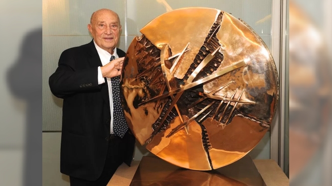 Muere el escultor italiano Arnaldo Pomodoro en vísperas de cumplir 99 años