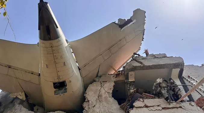 Avión con más de 240 pasajeros se estrelló cerca de aeropuerto en India