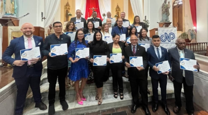 CNP – Zulia impone el botón de honor a un grupo de periodistas por sus años de servicio