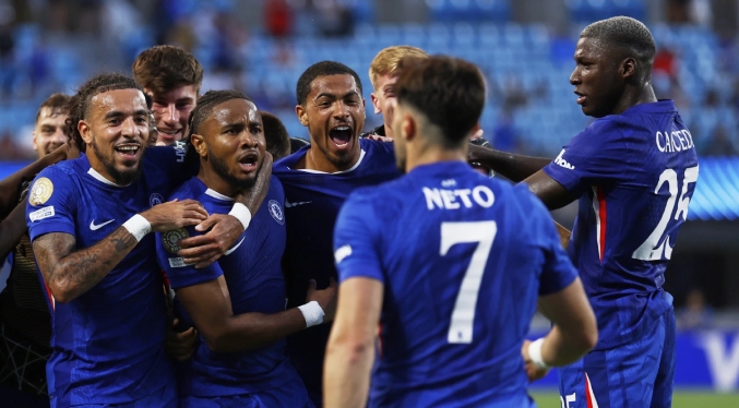 Chelsea sobrevive a tanto de Benfica tras larga interrupción y lo elimina del Mundial