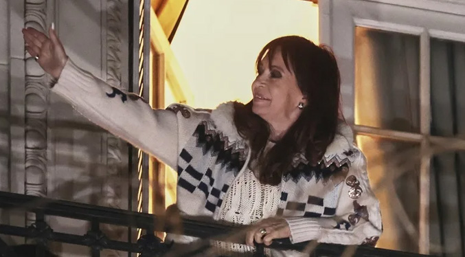 La justicia argentina aclara que Cristina Fernández sí puede salir al balcón durante su detención