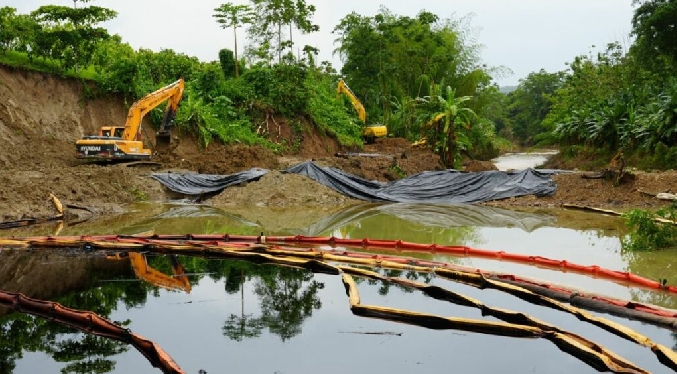 Suspenden bombeo de petróleo en principal oleoducto de Ecuador tras rotura