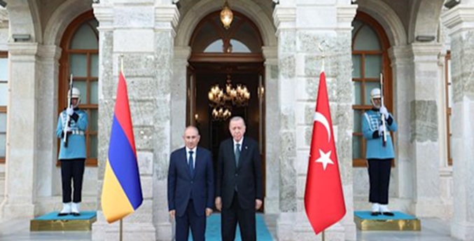 Erdogan recibe al primer ministro armenio en Estambul, en un encuentro histórico