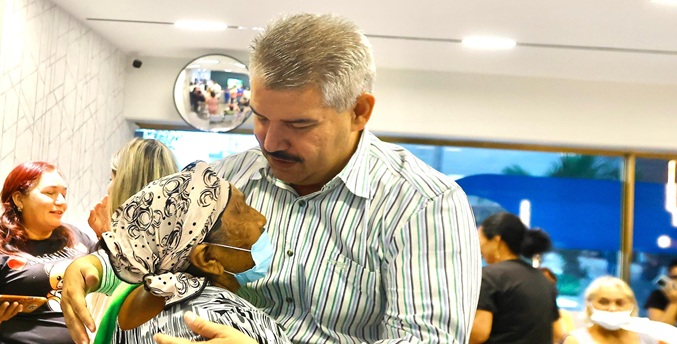 Gobernador Caldera inicia jornadas de intervención de cataratas en el marco del Plan Cayapa de la Salud