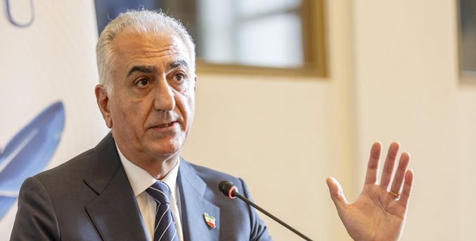 El hijo del sha llama a un «levantamiento» en Irán y dice que tiene un plan de gobierno
