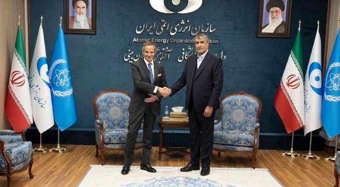 Parlamento de Irán aprueba suspender cooperación con el OIEA