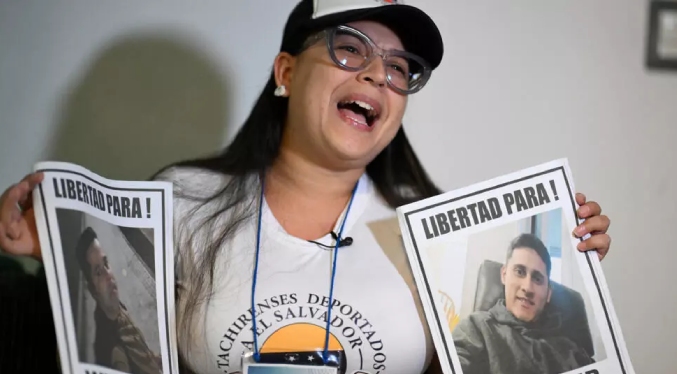 El Salvador frustra la ilusión para que familiares de venezolanos puedan verlos en la megaprisión