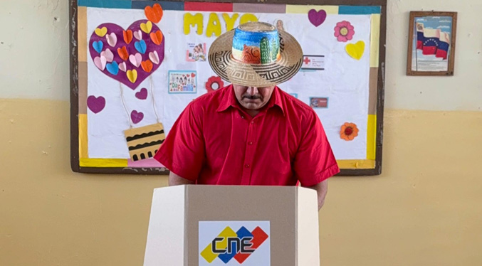 Caldera participa en elecciones de legisladores indígenas