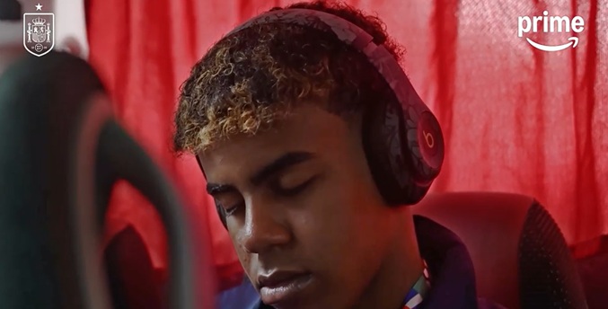 El internacional español Lamine Yamal volvió a dormirse en el bus camino de una semifinal