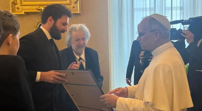 Papa León XIV recibe en audiencia privada en el Vaticano al actor Al Pacino