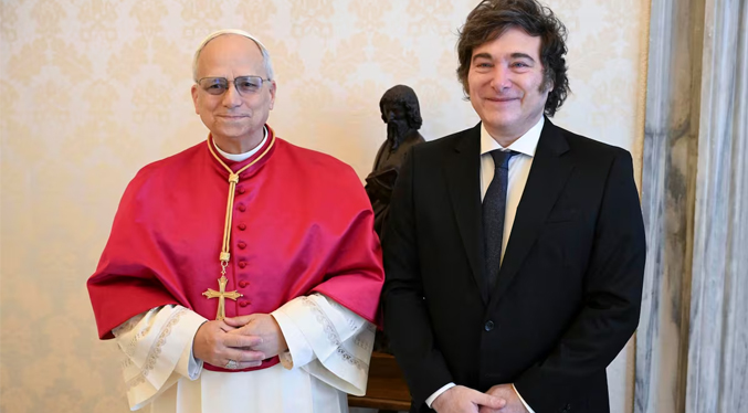 León XIV y Milei abordan cohesión social y posible viaje del pontífice a Argentina