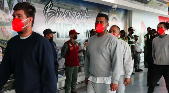 Llegan 150 migrantes venezolanos en un vuelo procedente de Honduras