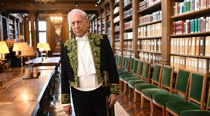 Vargas Llosa será homenajeado en el Congreso del español en Arequipa, su ciudad natal