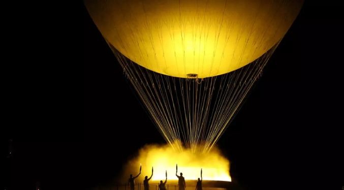 Un nuevo pebetero olímpico vuelve a los Jardines de Tullerías en París