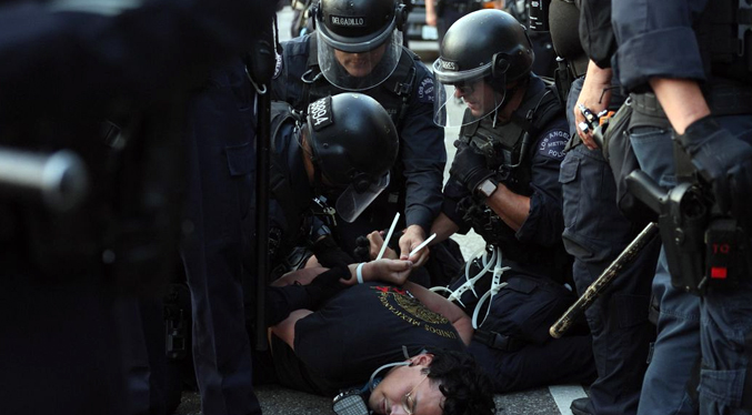 Soldados en Los Ángeles tienen autorización temporal para detener civiles, afirma comandante