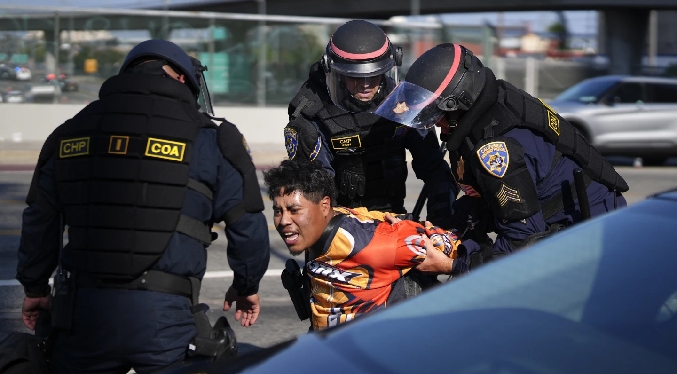 Arrestan a más de 20 personas tras primera noche de toque de queda por protestas en Los Ángeles