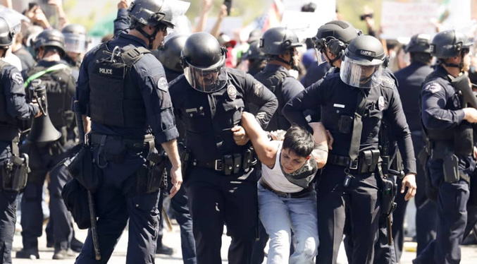 MVD: «Crisis migratoria de EEUU no la resuelve el racismo ni la violación de derechos humanos»