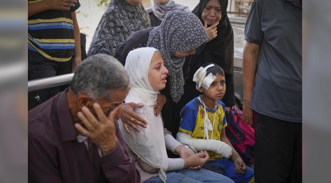 Palestinos dicen que Israel mató a 25 personas que esperaban ayuda humanitaria