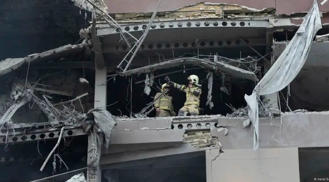 Israel ataca a Irán matando a militares y a científicos