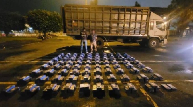 La Policía de Ecuador decomisa una tonelada de cocaína oculta en un camión