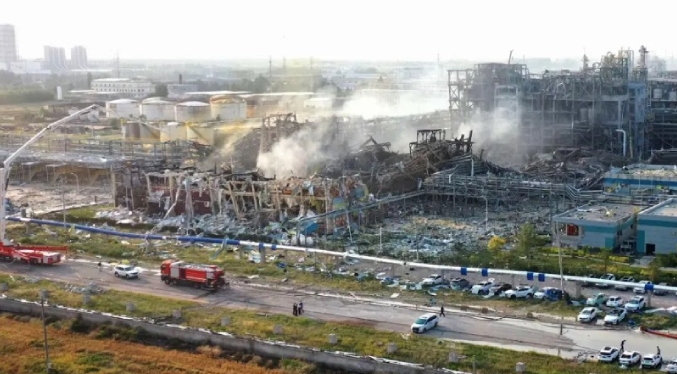 Un fallecido y seis desaparecidos tras explosión en fábrica de fuegos artificiales en China