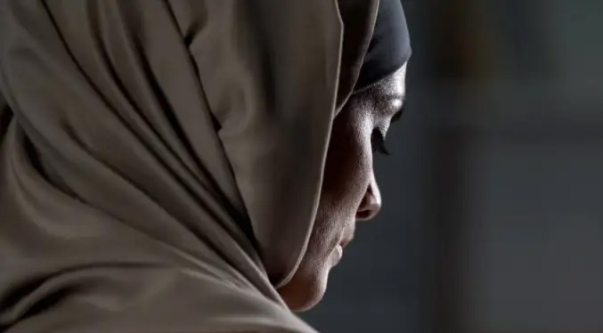 Irán suspende la ley que obligaba a las mujeres a usar hiyab