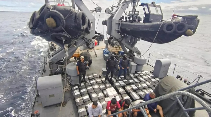 Perú incauta 1,5 toneladas de cocaína en altamar