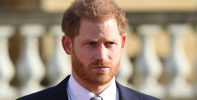 El príncipe Enrique sopesó cambiar su apellido tras retrasos en pasaportes de sus hijos