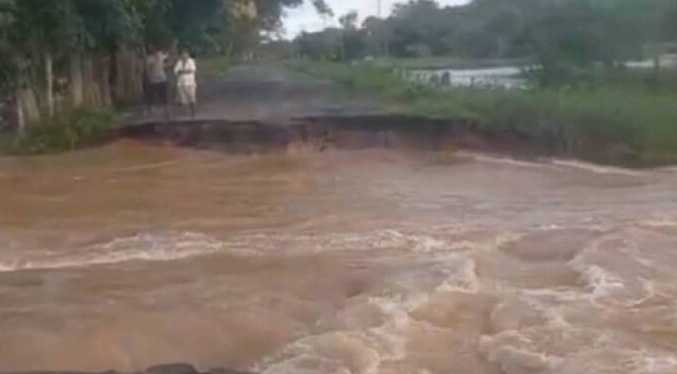 Continúa suspendido el paso vial entre Barinas y Apure ante crecida de ríos