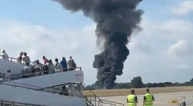 Un avión se estrella en un aeropuerto de Londres tras despegar