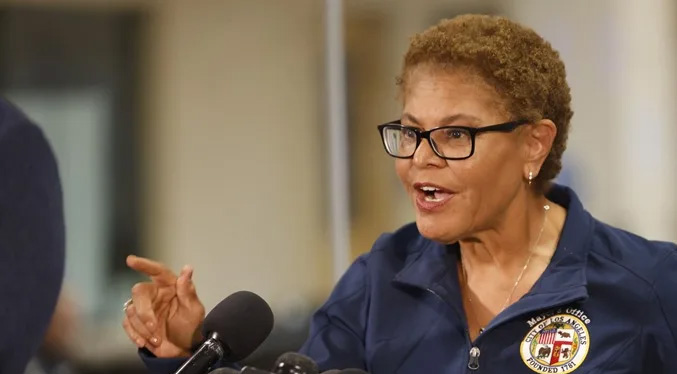 Alcaldesa de Los Ángeles refuerza la protección para inmigrantes ante redadas de Trump