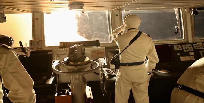 Impacto de proyectiles provoca fuego a bordo de buque en mar Rojo, según Marina británica