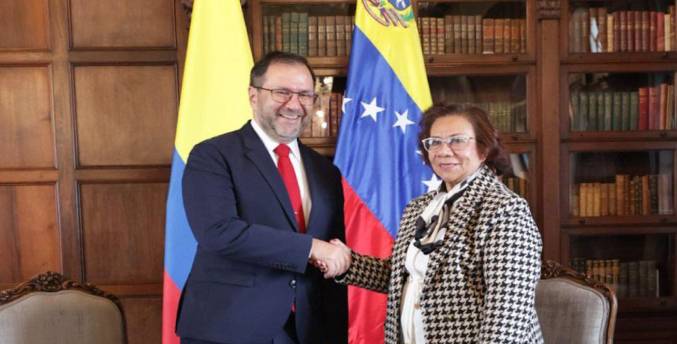Venezuela y Colombia firman memorando para crear la primera zona económica binacional