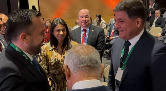 Arriba a Colombia delegación venezolana para VII Cumbre Ministerial de Energía de la CELAC