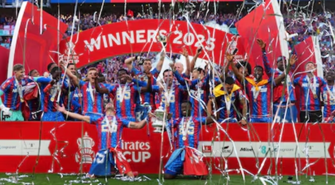 Crystal Palace expulsado de la Europa League: La UEFA aplica la ley de multipropiedad