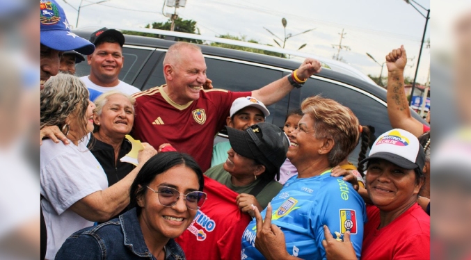 Di Martino recorre varios puntos de Maracaibo para promover el voto