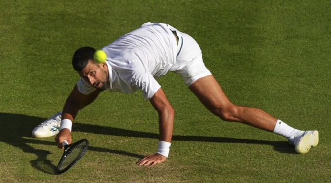 Djokovic llega a su 52ª semifinal de Grand Slam y se enfrentará a Sinner
