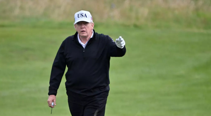 Golf y protestas en la visita de Trump a Escocia