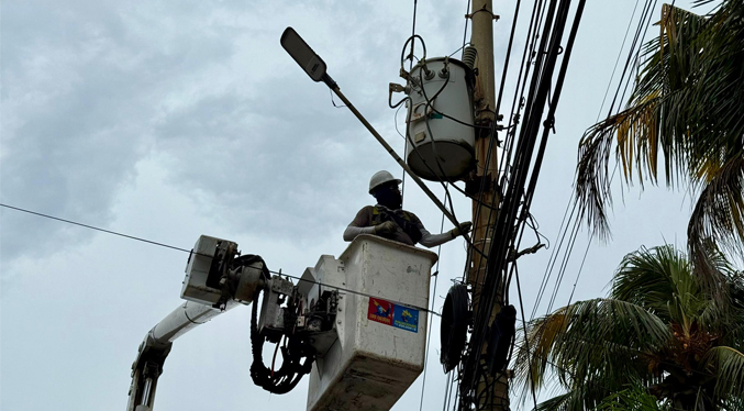 Plan de Iluminación Vial de la Gobernación y Corpoelec se desarrolla en ocho avenidas de Maracaibo