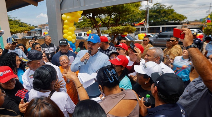 Ministro de Vivienda y Gobernador de Zulia entregan 64 apartamentos y 580 títulos de propiedad