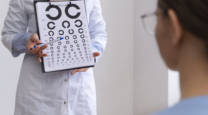 Científicos descubren daños oculares relacionados con una vacuna contra el Covid-19