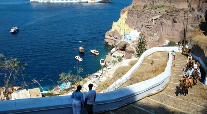 Grecia comienza a cobrar una tasa a los pasajeros de cruceros en Santorini y Mykonos