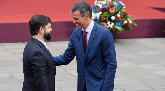Sánchez pide pasar a la ofensiva en defensa de la democracia frente al odio y la mentira