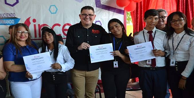 Inces Comunal entrega certificados en parroquia Santa Lucía