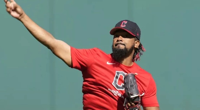 La MLB investiga por apuestas al lanzador dominicano Emmanuel Clase