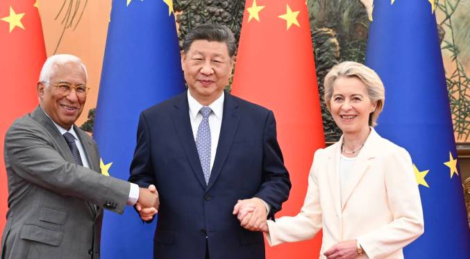 La UE junto a China admiten que necesitan entenderse en una cumbre fría en tono y acuerdos