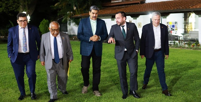 Maduro recibe a una delegación de Colombia con miras a fortalecer la cooperación bilateral